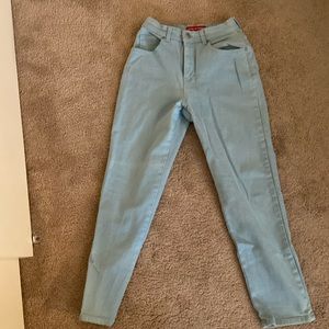 Gloria Vanderbilt, size 8, nothing wrong they just don’t fit anymore